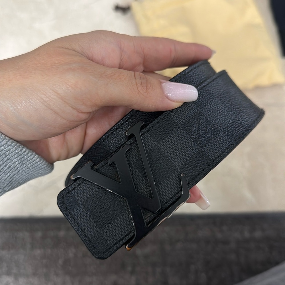 Louis Vuitton men’s belt graphite size 90